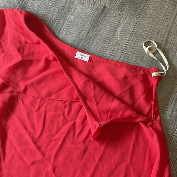 Wilfred Dressy Cropped off the shoulder blouse with 1 long sleeve . - Picture 3 of 7